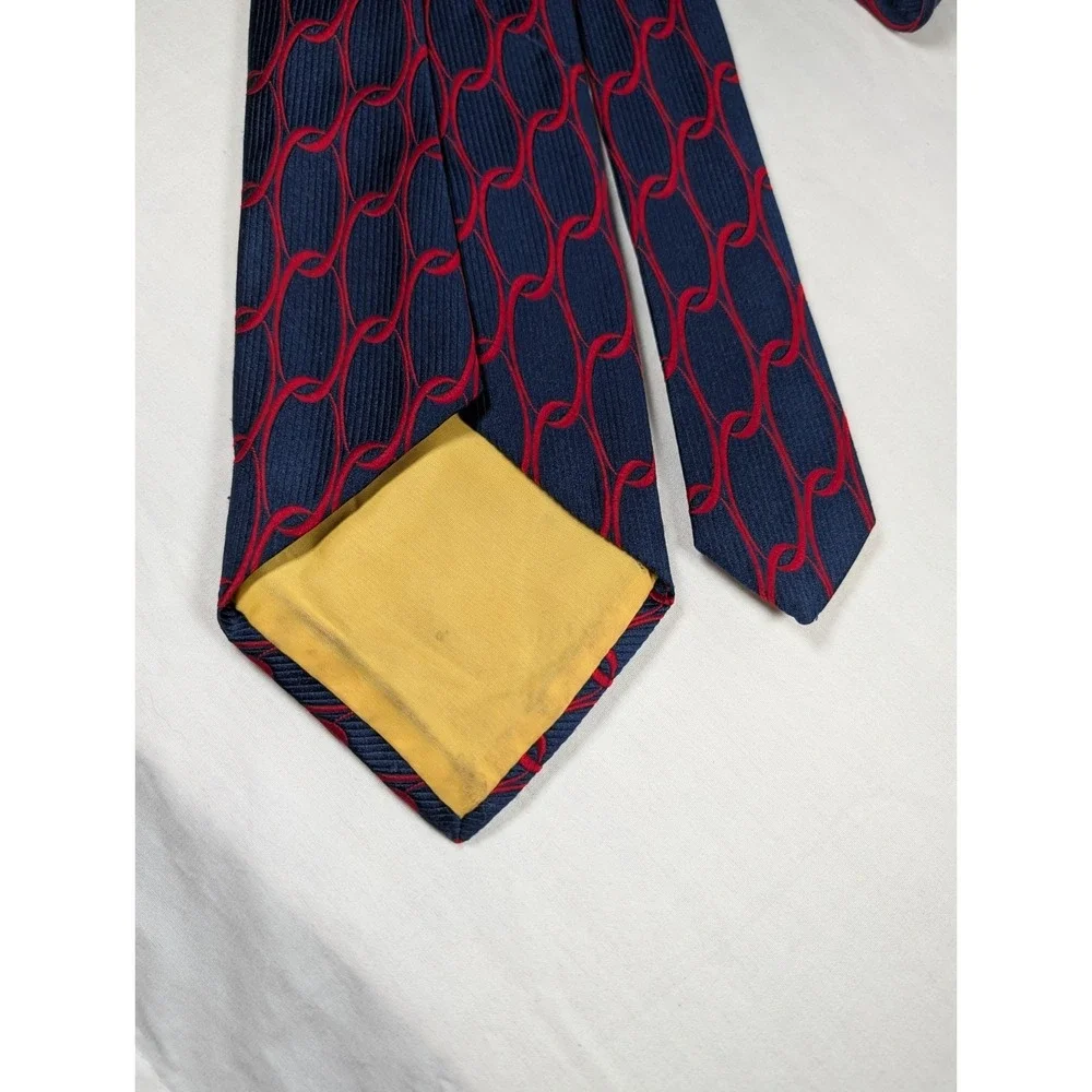 Mito of Milan Men's Tie 100% Polyester Navy & Red Chainlink Pattern Vintage